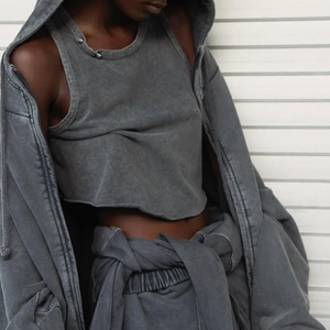 Ensemble trois pièces personnalisé pour femme : Crop top sans manches, sweat à capuche oversize à épaules tombantes zippé, short taille haute délavé à l'acide - Product Image 2