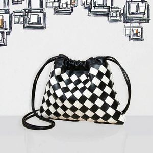 Bolso de Ratán de Alta Calidad con Diseño Atemporal para la Vida Moderna - Product Image 3