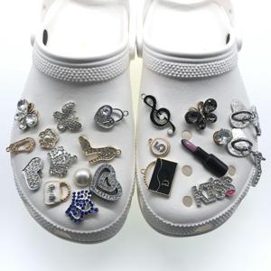 Breloques décoratives pour chaussures en métal et strass, écologiques, 2-4 cm, motif crocodile, accessoires de chaussures, clip d'embellissement - Product Image 4