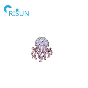 Insignias de Metal de medusas de <span class=keywords><strong>Bob</strong></span> <span class=keywords><strong>Esponja</strong></span>, alfileres de medusas de dibujos animados, broches de animales, pulpo de animales marinos, medusas, insignia de Pin esmaltado - Product Image 4