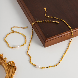 Collar de Perlas Yueli con Cadena de Cuentas Doradas y Perlas Blancas de Agua Dulce para Uso Diario Femenino - Product Image 4
