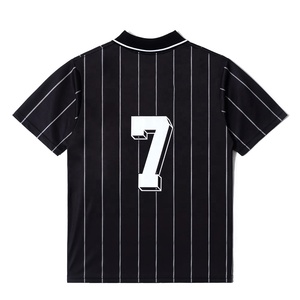Custom zwart gestreept voetbaltenue heren retro V-hals polokraag ontwerp ademend sportkleding met uw logo en nummer - Product Image 2