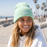 Op maat gemaakte logo patch beanie muts zwarte geribbelde gebreide wintermuts hoge kwaliteit opgerolde schedelmuts luxe warme muts groothandel fabriek