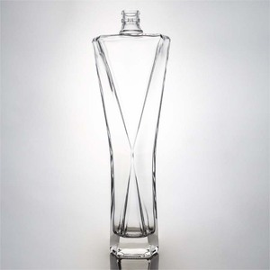 Botella de Vidrio Personalizada de 700ml/750ml, Nuevo Diseño, Envase Transparente para Licores con Tapón para Tequila y Brandy - Product Image 1