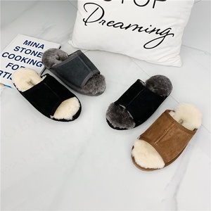 Zapatillas de lana merina para mujer, pantuflas personalizadas de piel de oveja auténtica, suave, a la moda, para invierno - Product Image 1