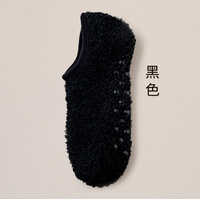 Nouvelles chaussettes antidérapantes en silicone à pois pour l'automne et l'hiver, chaussettes de yoga invisibles, chaussettes d'intérieur en polaire corail