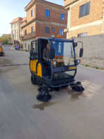 MN-E850FB Ride-On Industrial Sweeper Nouvelle machine électrique de nettoyage de sol avec caractéristiques de balayeuse de poussière et de gravier 48v