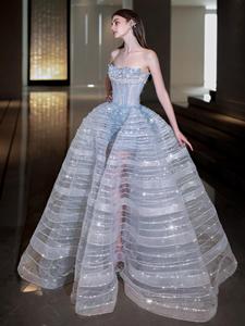 <span class=keywords><strong>Abito</strong></span> <span class=keywords><strong>da</strong></span> <span class=keywords><strong>Sposa</strong></span> Formale di Lusso con Corsetto Trasparente <span class=keywords><strong>a</strong></span> <span class=keywords><strong>Righe</strong></span> Glitterate Blu Polvere Scintillante e Perline - Product Image 4