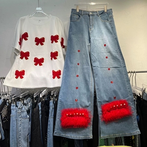เสื้อยืดสีขาวติดโบว์<span class=keywords><strong>แดง</strong></span>ขนาด<span class=keywords><strong>ใหญ่</strong></span>พิเศษ GX + กางเกงยี<span class=keywords><strong>น</strong></span>ส์ขากว้างประดับเพชรผ้าตาข่าย - <span class=keywords><strong>ชุด</strong></span>ฤดูร้อนปี 2025 - Product Image 1