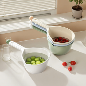 Cucharón de agua de plástico engrosado para cocina doméstica con diseño de estilo flotante para lavar el cabello de niños y regar plantas - Product Image 4