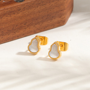 Les boucles d'oreilles en forme de gourde en acier titane pour femmes présentent un style <span class=keywords><strong>chinois</strong></span> simple et moderne, avec un design de niche et un aspect naturel. - Product Image 6