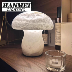 Lampe en marbre veiné en forme de champignon, moderne, simple, avec une lumière douce et ambiance chaleureuse, idéale pour une table de chevet charmante dans une chambre à coucher, pour les espaces minimalistes et confortables. - Product Image 5