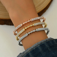 Bracelet jonc articulé élégant pour femme, double rangée de strass, motif géométrique, bague décorative, multicolore, pour le quotidien, les fêtes, cadeau de bijoux