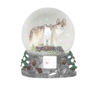 Globe à neige en verre avec figurine de loup, best-seller, zoo animalier - Product Image 1