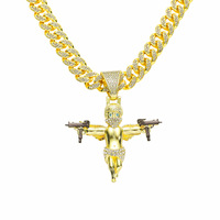 Collier Pendentif Personnalisé en Alliage de Zinc Plaqué Or 14K, Thème Bandit Ange avec Deux Fusils-Mitrailleurs, Style Bling Complet, Chaîne Cubaine Bicolore pour Soirée