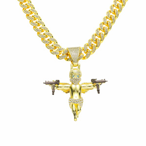 Collar con Colgante Temático de Dos Pistolas de Acordeón, Diseño de Ángel Bandido, Chapado en Oro de 14K, Aleación de Zinc Personalizada, Estilo Bling Completo, Cadena Cubana Bicolor para Fiesta - Product Image 1