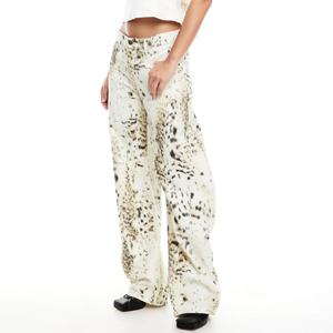 Pantalones vaqueros estilo boyfriend con estampado de leopardo personalizados al por mayor para mujer, cintura baja, pantalones de leopardo de nieve para mujer - Product Image 2