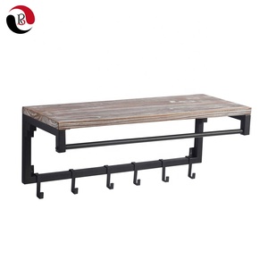 Rústico <span class=keywords><strong>de</strong></span> <span class=keywords><strong>madera</strong></span> maciza montados en la pared Metal estante <span class=keywords><strong>con</strong></span> barra <span class=keywords><strong>de</strong></span> colgar y 6 ganchos desmontables - Product Image 1