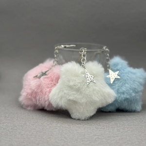 Porte-clés tendance 3 couleurs avec breloques étoiles en peluche duveteuse, pompons en fausse fourrure de lapin Y2K, support de clés de voiture, ornement de sac, cadeaux mode en métal - Product Image 2