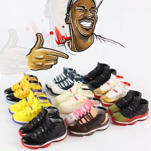 Chaussures de sport miniatures 3D à succès, 12 paires en boîtes mystères 100 % surprise, style anime, en plastique - Product Image 1