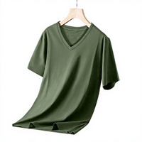 T-shirt décontracté pour homme en coton 100% personnalisé OEM, col en V, coupe ajustée, couleur unie, teint en pièce, respectueux de l'environnement, impression sérigraphique