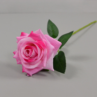 Bestseller Einzelne Samt-Rose Künstliche Blumen Großpackung Hochzeitsarrangement Tischdekoration Dekorative Langstiel-Rote Rose