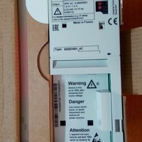 Variateur de fréquence vectoriel E82EV551K4C 0,55 kW pour PLC