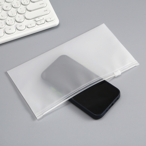 Estuche de lápices triangular de PVC de diseño transparente al por mayor, bolsa de lápices duradera impermeable de alta calidad para niños - Product Image 3