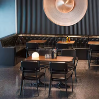 Ensemble de restaurant moderne avec table en bois et chaises de salle à manger commerciales durables à structure métallique, banquettes, canapés, pour extérieur, hôtel, écologique