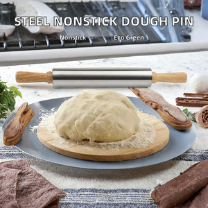 Rouleau à pâtisserie en acier inoxydable avec motif chien, écologique, antiadhésif, manche en bois, longueur 33 cm, compatible lave-vaisselle, pour pâtisserie, pâte à pizza - Product Image 2