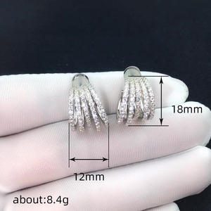 Orecchini a Cerchio di Lusso in Argento 925 Placcato Oro Bianco con Diamanti Taglio Brillante Rotondo Incastonati a Canale per Gioielli da Festa per Donne - Product Image 5