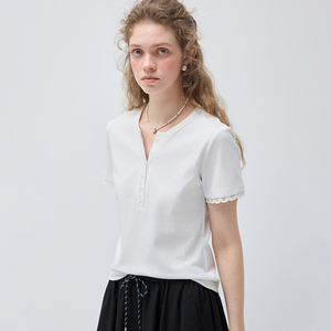 T-shirt en coton à manches courtes VEGA CHANG, style français élégant, coupe ajustée, non restrictif, couleur blanc pur minimaliste, effet éclaircissant. - Product Image 1