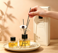 Bouteille diffuseur de parfum sans flamme 100 ml en gros, désodorisant d'ambiance à huiles essentielles, bouteille diffuseur à bâtonnets avec logo personnalisé