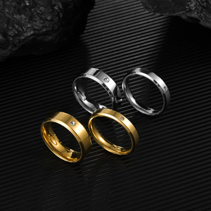 Set di Gioielli Trendy Placcati in Oro 18K, Anelli in Acciaio Inossidabile con Diamanti da 4mm e 6mm per Uomo e Donna, Anelli Nuziali per Coppie, Fidanzamento e Feste - Product Image 2