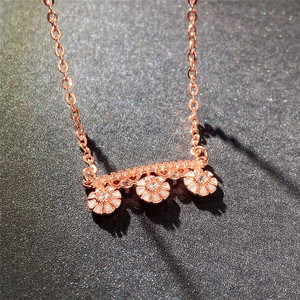 Collana con Ciondolo a Fiore Fresco per Donne, Accessorio da Collo Semplice per Uso Quotidiano, Gioiello di Moda per Outfit - Product Image 5