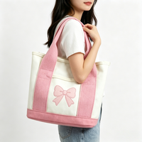 Sac fourre-tout en toile à motif de dessin animé personnalisé en gros, sac à bandoulière décontracté pour femmes avec logo personnalisé