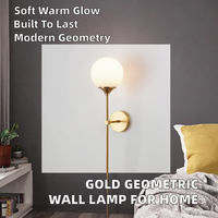 Lampe murale géométrique en verre doré pour salon, chambre à coucher, lumière murale LED moderne avec cadre en métal, luminaire décoratif d'intérieur