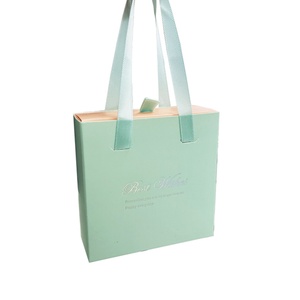 Boîte à bijoux pliante de luxe personnalisée par le fabricant avec impression de logo, pour bagues, colliers, boucles d'oreilles, avec insert en mousse - Product Image 6