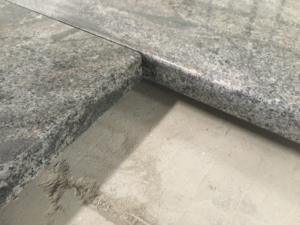 سطح مطبخ مخصص على شكل حرف L من الجرانيت الأسود النهري بسمك 3 سم مع فتحات UMS - Product Image 3