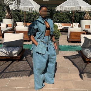 Ensemble deux pièces pour femme : Veste courte zippée personnalisée OEM et <span class=keywords><strong>Jean</strong></span> cargo taille haute à poches à rabat, coupe large et ample en denim - Product Image 1
