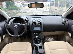 Léger et agile, <span class=keywords><strong>Qashqai</strong></span> <span class=keywords><strong>2011</strong></span>, 1.6L, manuel, <span class=keywords><strong>2</strong></span> roues motrices, conduite à gauche, jantes R16, intérieur en tissu foncé, espace surprenant, SUV urbain parfait pour les budgets serrés - Product Image 5