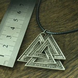 Ciondolo Valknut Vichingo, Nodo Nordico degli Sconfiggiti, Collana Amuleto, Gioielli Mitologici da Uomo - Product Image 3