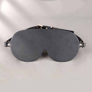 Ensemble de 8 accessoires BDSM en cuir : raquette, collier, rangement, bondage, bandeau et menottes, ceinture - Product Image 5