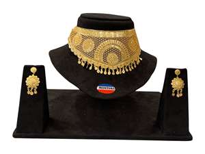 Ensemble de collier ras de cou en or plaqué élégant pour filles et femmes, design de mode exclusif pour les occasions de fête et de mariage - Product Image 3