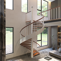 Escalier en colimaçon vertical en acier et bois avec poteaux et mur de soutènement, marches en bois massif et main courante en PVC pour villa de luxe