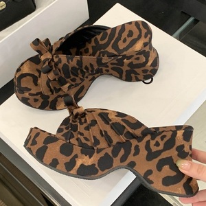 Sandales artisanales pour femmes à imprimé léopard, haut de gamme, élégantes, respirantes, chaussures d'été à plateforme, talons compensés épais - Product Image 3