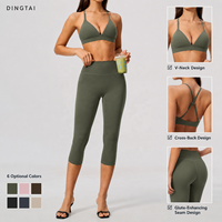 Ensemble de sport Dingtai pour femme : Soutien-gorge de sport rembourré à col en V et pantalon capri taille haute à effet galbant, brossé et à séchage rapide