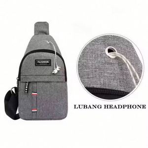 Bolsa de Hombro Deportiva Pequeña Unisex de Nailon con Logotipo Personalizado, Bolsa Cruzada para Hombre, Bolsa de Mensajero para Hombre - Product Image 4