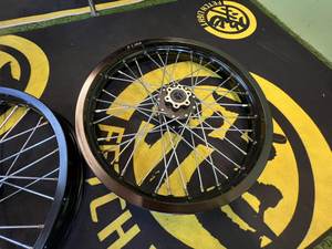 Nuevo Juego de Ruedas Sur Ron Ultra Bee 21 18 de Aluminio 6061 T6 con Llanta de Aleación CNC para Motocicleta Eléctrica Todoterreno - Product Image 3