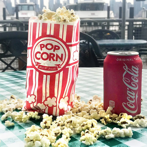 Sacs à popcorn en papier kraft rayés rouge et blanc, biodégradables, écologiques, jetables et résistants à la graisse, pour soirées cinéma - Product Image 1